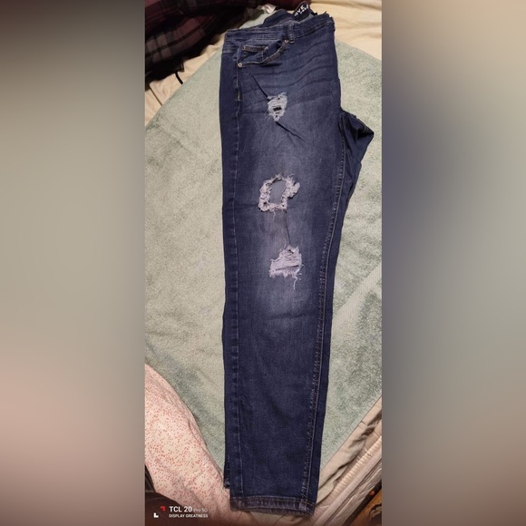 Love & Legend Denim - Love & Legend jeans in distressed style